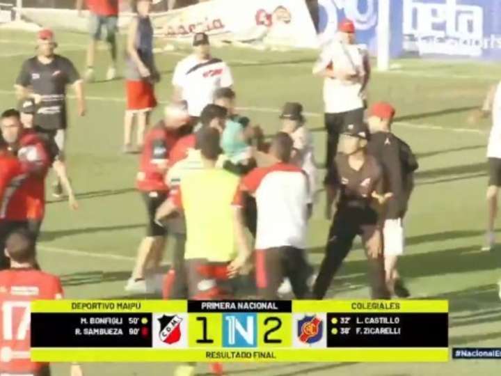 Escándalo en Mendoza: los jugadores de Deportivo Maipú se agarraron a piñas con sus hinchas