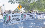 Protestan médicos por conflictos sindicales
