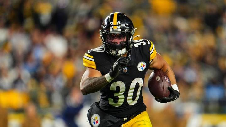 Steelers starting RB Jaylen Warren signs 2