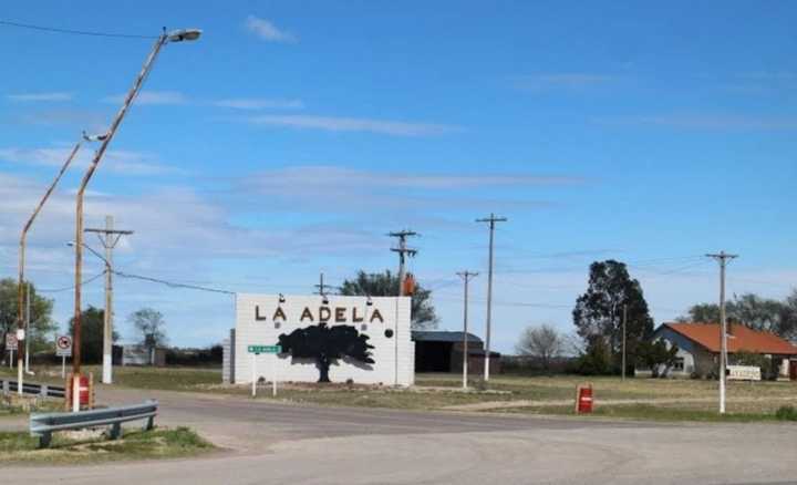"A menos de un año de su reinauguración, la pileta de La Adela está abandonada"