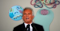 Consumir este medicamento durante el embarazo podría causar autismo, anunciará RFK Jr.; expertos señalan falta de evidencia científica