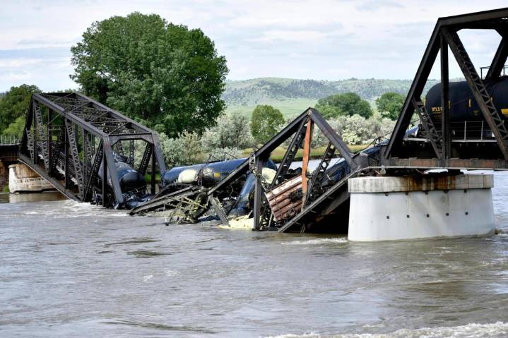 Federal government to markedly increase number of inspectors trained to spot rail bridge concerns