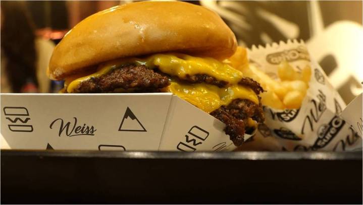 La famosa cadena de hamburguesas “Weiss” llegó a Mendoza 