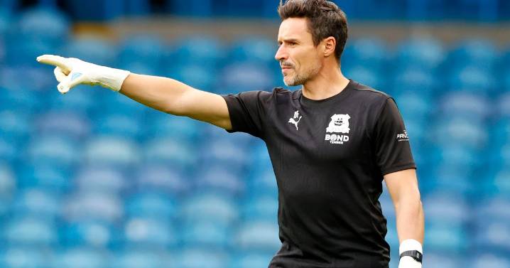 Darryl Flahavan set to leave Plymouth Argyle for Sheffield Wednesday