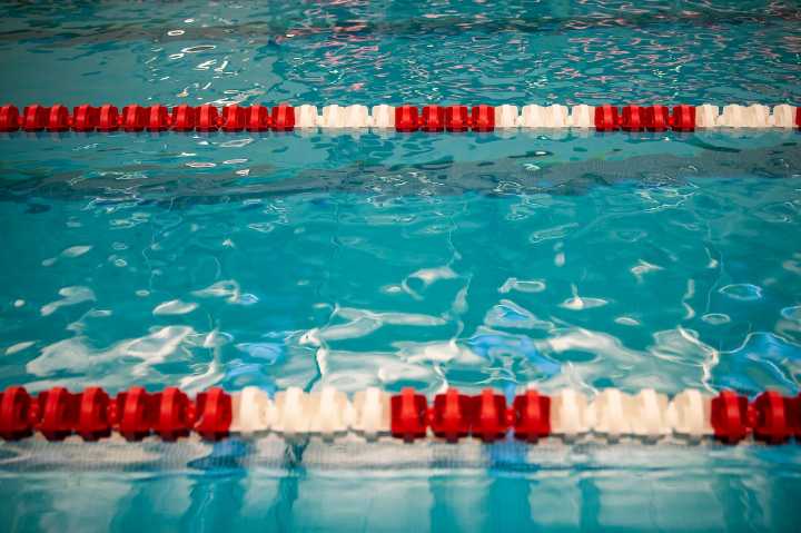 Flint-area fall sports roundup: Grand Blanc swim and dive wins Genesee County Invitational