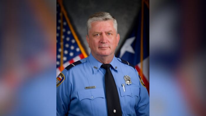 Houston firefighter who suffered medical emergency while transporting patient has died