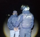 Lo pararon en la ruta 86: Intentó escapar en moto con un arma de fuego