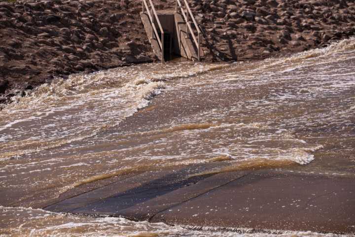 Water, drainage issues on 160 acres part of Apache Junction agreement with developer