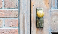 Los 7 objetos que tenés que sacar de tu casa para que no se vea vieja, según una especialista