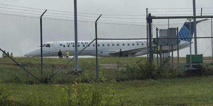 One runway back open after Roanoke airline mishap; travelers urged to check with airlines