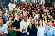 'La Pepona' Gutiérrez fue a Entre Ríos y como no convocó a nadie, generó publico con IA para la foto