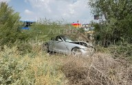 Estuvo a punto de caer en arroyo joven conductora en bulevar Luis Donaldo Colosio