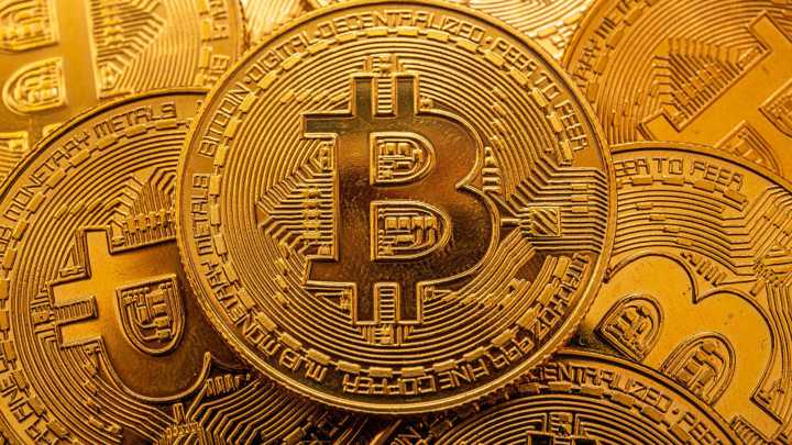 Bitcoin is forming an inverse head-and-shoulder pattern just with Fed rate cuts on their way