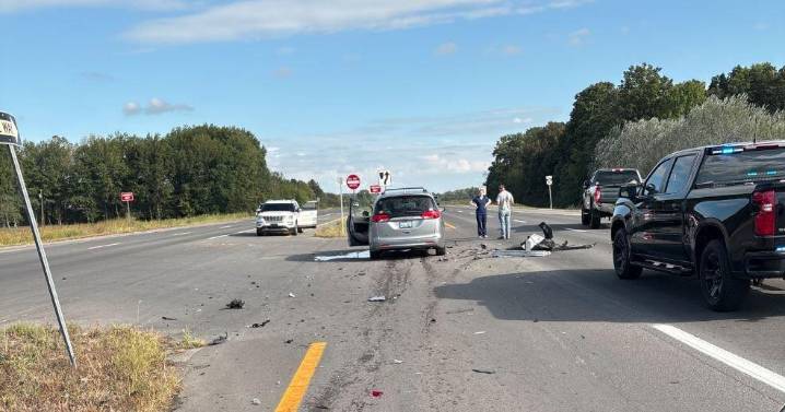Woman arrested after crash in Graves County