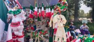 Banderas y adornos patrios llenan plazas de la Región Volcanes