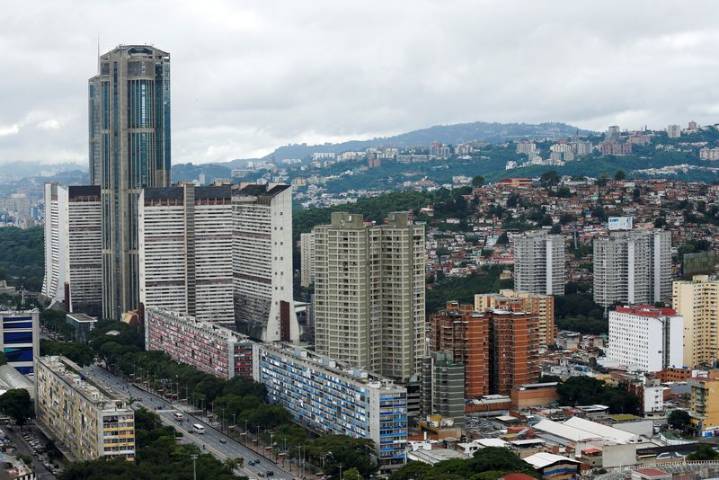 Venezuela tackles decay in celebrated capital complex