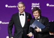 El abrazo con Lamelas y la dedicatoria a Trump y Bessent. La intimidad de la noche de Milei en la gala de los Atlantic Council Global Citizen Awards