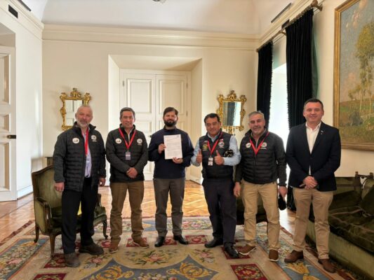 Presidente Boric recibió a camioneros y anunció proyecto para mejorar la conectividad en el extremo sur del país