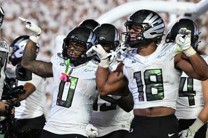 Oregon moves up in coaches poll after beating Penn State
