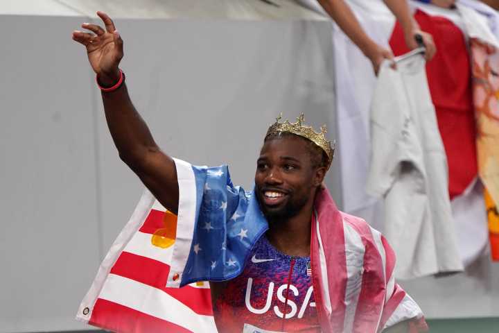Noah Lyles Makes Surprise SmackDown Appearance, Earning WWE Fans’ Respect After World Championships Win