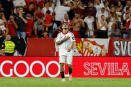 Isaac Romero adelanta al Sevilla al descanso (1