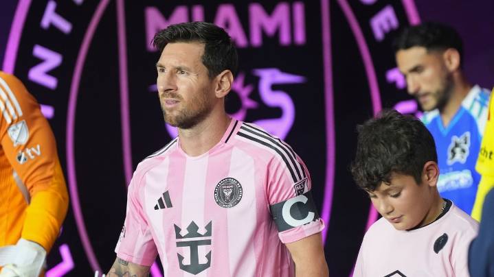 Lionel Messi and Inter Miami near deal to extend contract through at least 2026, AP source says