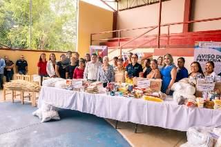 Familias de Ahuacatlán reciben apoyos alimentarios