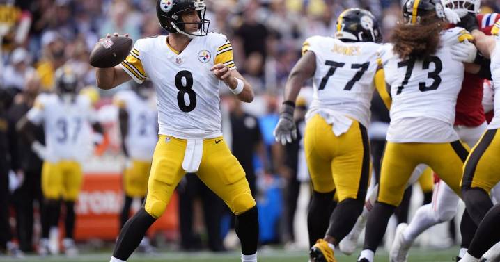 Aaron Rodgers throws 2 TD passes and Steelers force 5 turnovers to beat Patriots 21