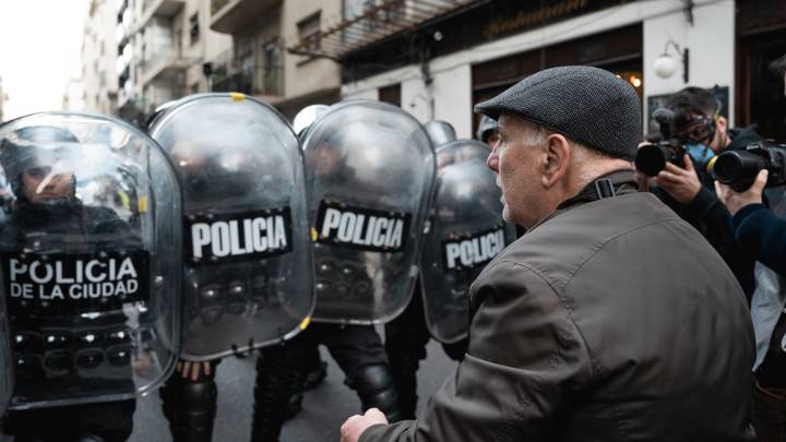 Despliegan un desmedido operativo policial en Congreso ante una nueva marcha de jubilados