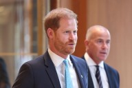 Prince Harry Boards Plane for London Amid Reconciliation Talk