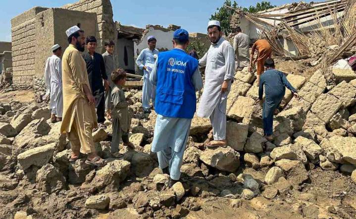 ONU intensifica ayuda por sismo en Afganistán; reportan 812 muertos y más de 2 mil heridos