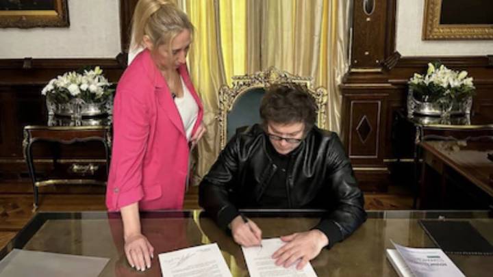 Milei desoye el mensaje de las urnas e igualmente firma el veto a la ley de financiamiento universitario
