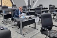 "Empezó entre gallos y medianoche, termina entre gallos y medianoche"