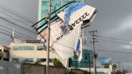Fuerte Lluvia con Viento Derribó un Anuncio Espectacular en Vía Atlixcáyotl de Puebla