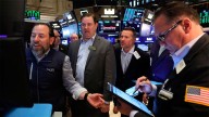 Las acciones argentinas se desploman en Nueva York y el dólar financiero vuelve a subir