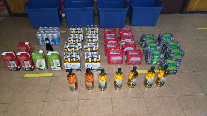 Detectan central de radiotaxis irregular que vendía alcohol de manera ilegal