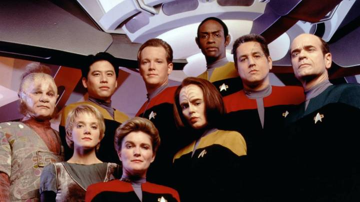 8 Star Trek: Voyager Comics That Live Up To the Iconic Series