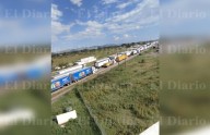 Bloquean transportistas caseta de Sacramento