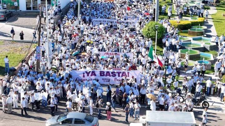 Salen a marchar en Culiacán para exigir paz a un año de la ola de violencia