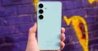 ¿Por qué comprar el Galaxy A56, si este teléfono de gama alta de Samsung es mucho más potente y cuesta lo mismo?
