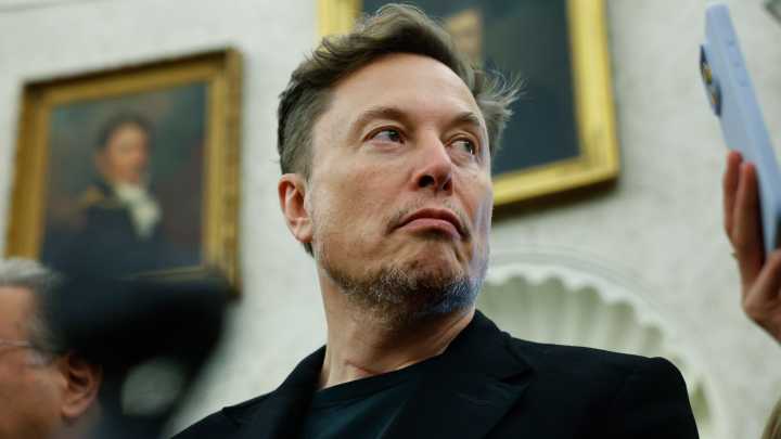 Figuras como Elon Musk, Peter Thiel o Steve Bannon aparecen en la agenda de Epstein