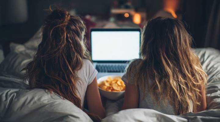 Ni salir a bailar ni quedarse en casa: cómo es el fin de semana perfecto, según la IA