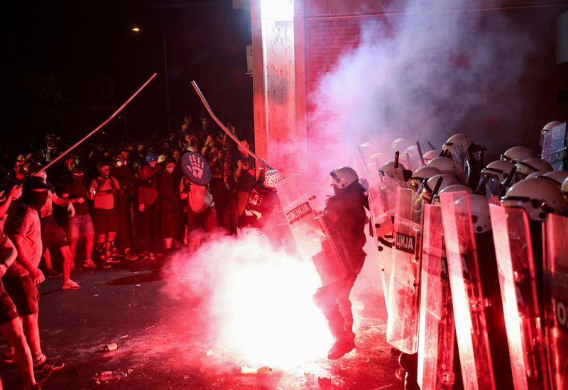 Serbian police use teargas to disperse anti