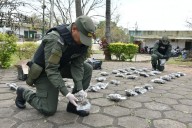 MANDAME POR ENCOMIENDA! Decomisan en Corrientes droga y mercadería de contrabando (IMÁGENES)