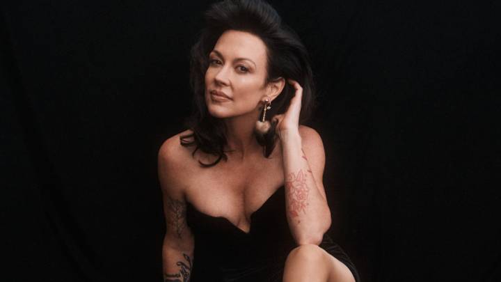Why Amanda Shires Always Keeps a Pair of Underwear in Her Glovebox