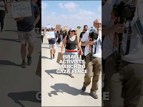 Israeli activists march to Gaza fence