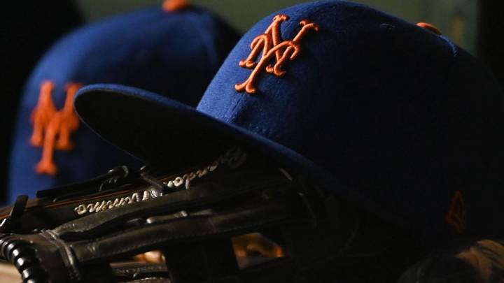 Mets' McNeil ejected after called third strike from deGrom