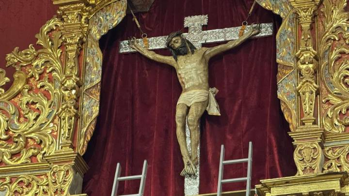 El Santo Cristo de Telde regresa a lo más alto del altar