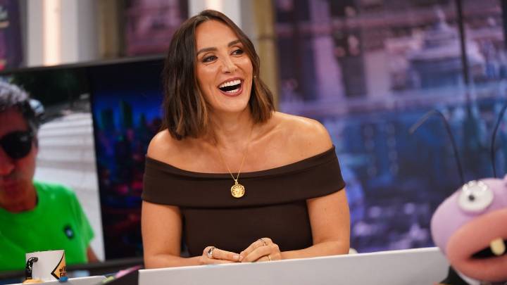 Tamara Falcó regresa a 'El Hormiguero' con el look más otoñal de Mango (y fácil de copiar)