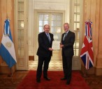 En tiempo récord. El canciller Werthein recibió las cartas credenciales del nuevo embajador británico